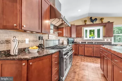 Kitchen - 319 Greenridge Dr, Dunkirk, MD 20754 photo 5 of 9