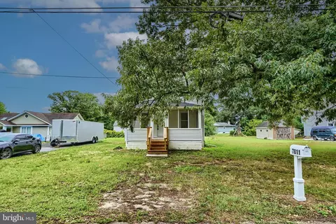 7811 Chesapeake Rd, Pasadena, MD 21122