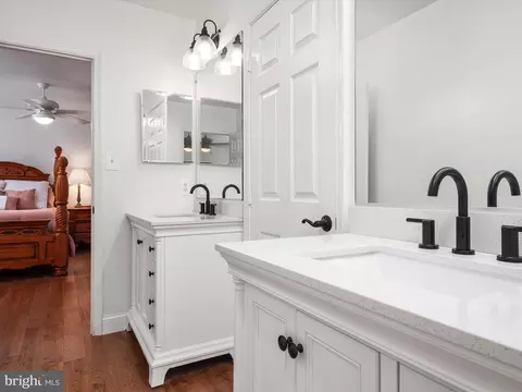 Bath - 3437 Monarch Dr, Edgewater, MD 21037 photo 3 of 7