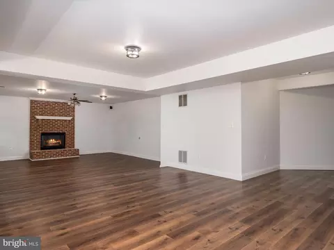 Living - 3437 Monarch Dr, Edgewater, MD 21037 photo 9 of 10