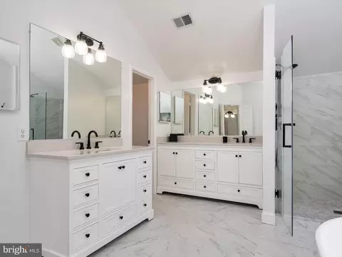 Bath - 3437 Monarch Dr, Edgewater, MD 21037 photo 6 of 7