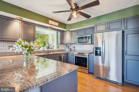 Kitchen - 1552 Park Ln, Pasadena, MD 21122 photo 2 of 2