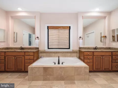 Bath - 1914 Eamons Way, Annapolis, MD 21401 photo 2 of 6