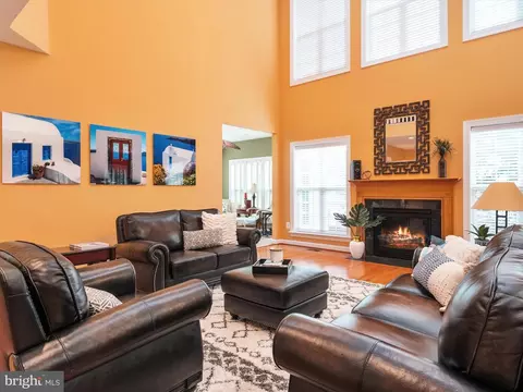 Living - 1914 Eamons Way, Annapolis, MD 21401 photo 2 of 5