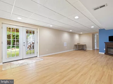 8024 Flora Ln, Pasadena, MD 21122 photo 40