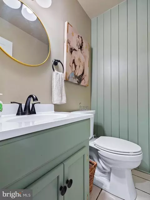 Bath - 204 Hillcrest Rd, Pasadena, MD 21122 photo 2 of 5