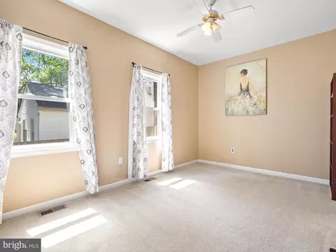 Bedroom - 204 Hillcrest Rd, Pasadena, MD 21122 photo 2 of 5