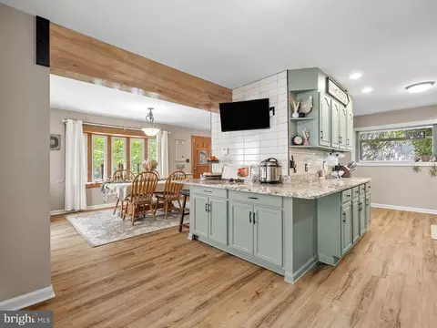 Kitchen - 204 Hillcrest Rd, Pasadena, MD 21122 photo 2 of 7