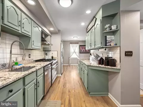 Kitchen - 204 Hillcrest Rd, Pasadena, MD 21122 photo 6 of 7
