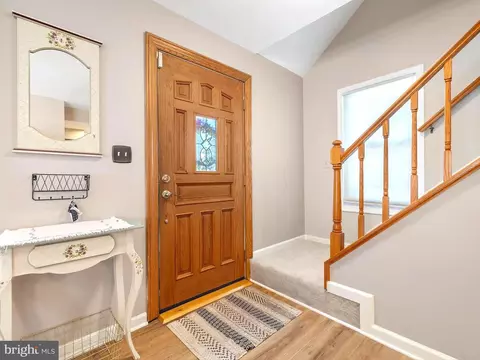 Entry Way - 204 Hillcrest Rd, Pasadena, MD 21122 photo 2 of 2