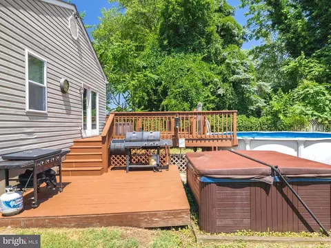 Exterior - 204 Hillcrest Rd, Pasadena, MD 21122 photo 7 of 8