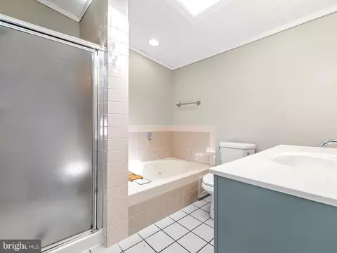 Bath - 204 Hillcrest Rd, Pasadena, MD 21122 photo 4 of 5