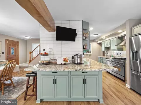Kitchen - 204 Hillcrest Rd, Pasadena, MD 21122 photo 3 of 7