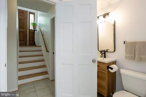 Entry Way - 602 Edwards Rd, Annapolis, MD 21409 photo 2 of 2