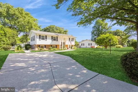 Exterior - 602 Edwards Rd, Annapolis, MD 21409 photo 2 of 10