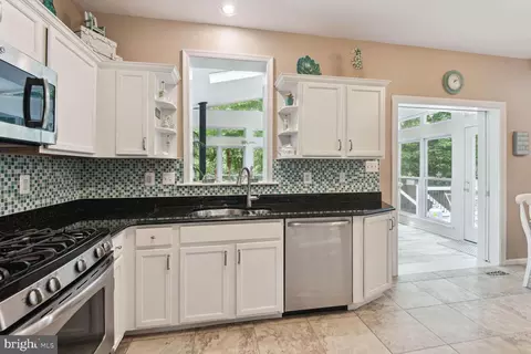2808 Andy Ct, Crofton, MD 21114 photo 3