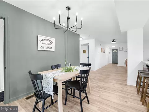 Dining - 1 Elm Rd, Riva, MD 21140 photo 3 of 4
