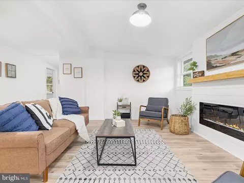 Living - 1 Elm Rd, Riva, MD 21140 photo 2 of 2
