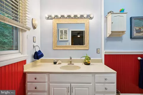 Bath - 527 Higgins Dr, Odenton, MD 21113 photo 6 of 6