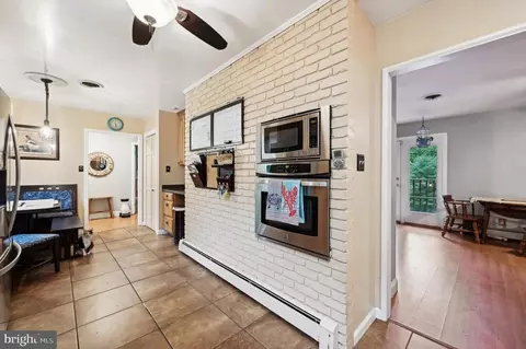 Entry Way - 527 Higgins Dr, Odenton, MD 21113 photo 6 of 7