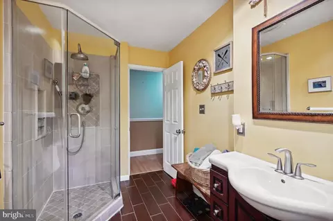 Bath - 527 Higgins Dr, Odenton, MD 21113 photo 2 of 6