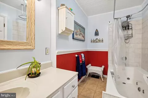 Bath - 527 Higgins Dr, Odenton, MD 21113 photo 5 of 6