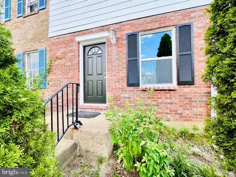 8214 Dunfield Ct, Severn, MD 21144