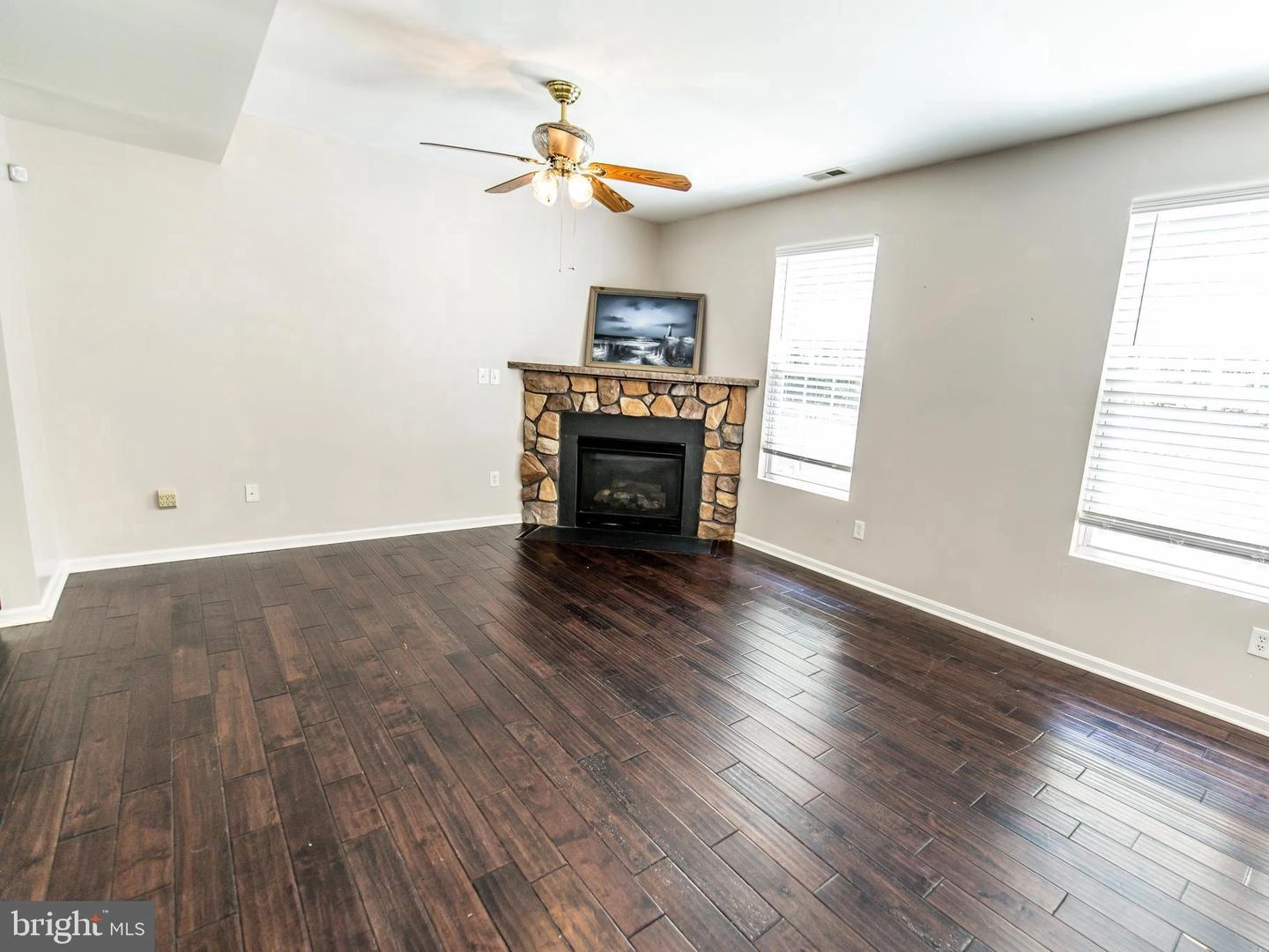 Living - 3582 2nd Ave, Edgewater, MD 21037 photo 4 of 5