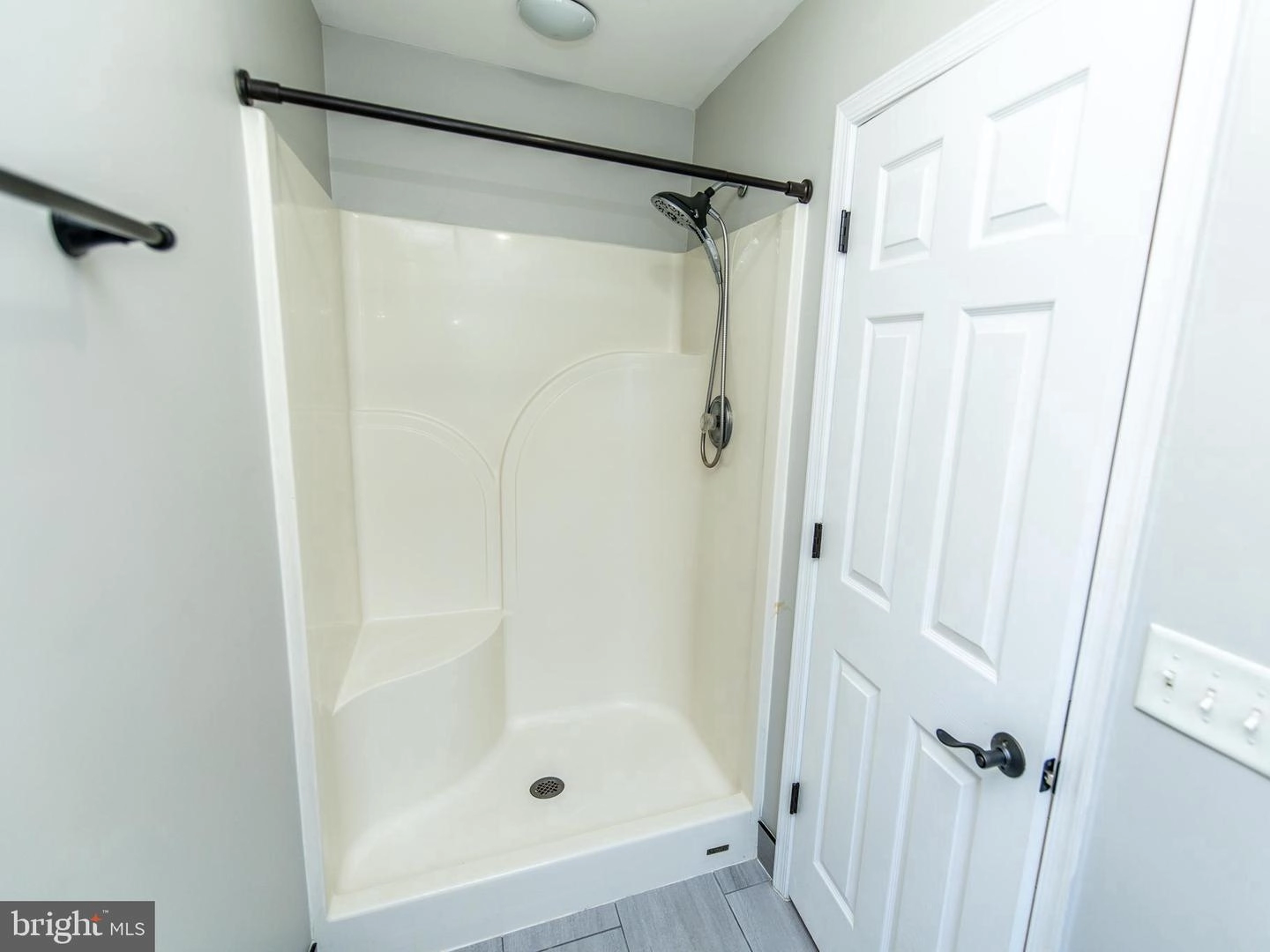 Bath - 3582 2nd Ave, Edgewater, MD 21037 photo 6 of 9
