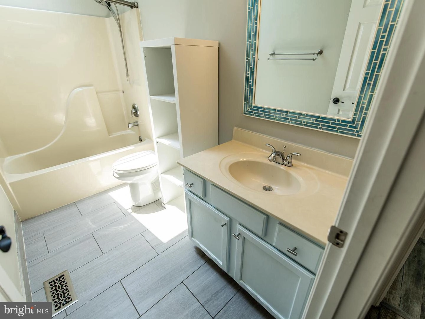 Bath - 3582 2nd Ave, Edgewater, MD 21037 photo 7 of 9