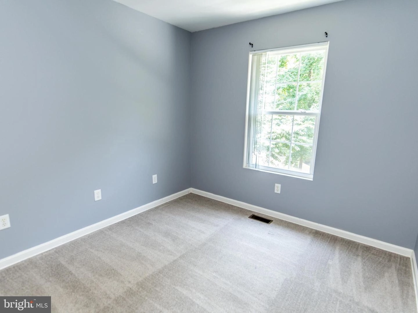 Bedroom - 3582 2nd Ave, Edgewater, MD 21037 photo 2 of 3