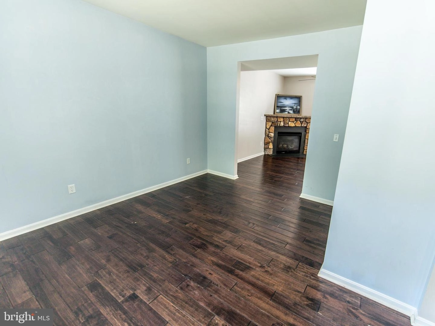 Living - 3582 2nd Ave, Edgewater, MD 21037 photo 2 of 5