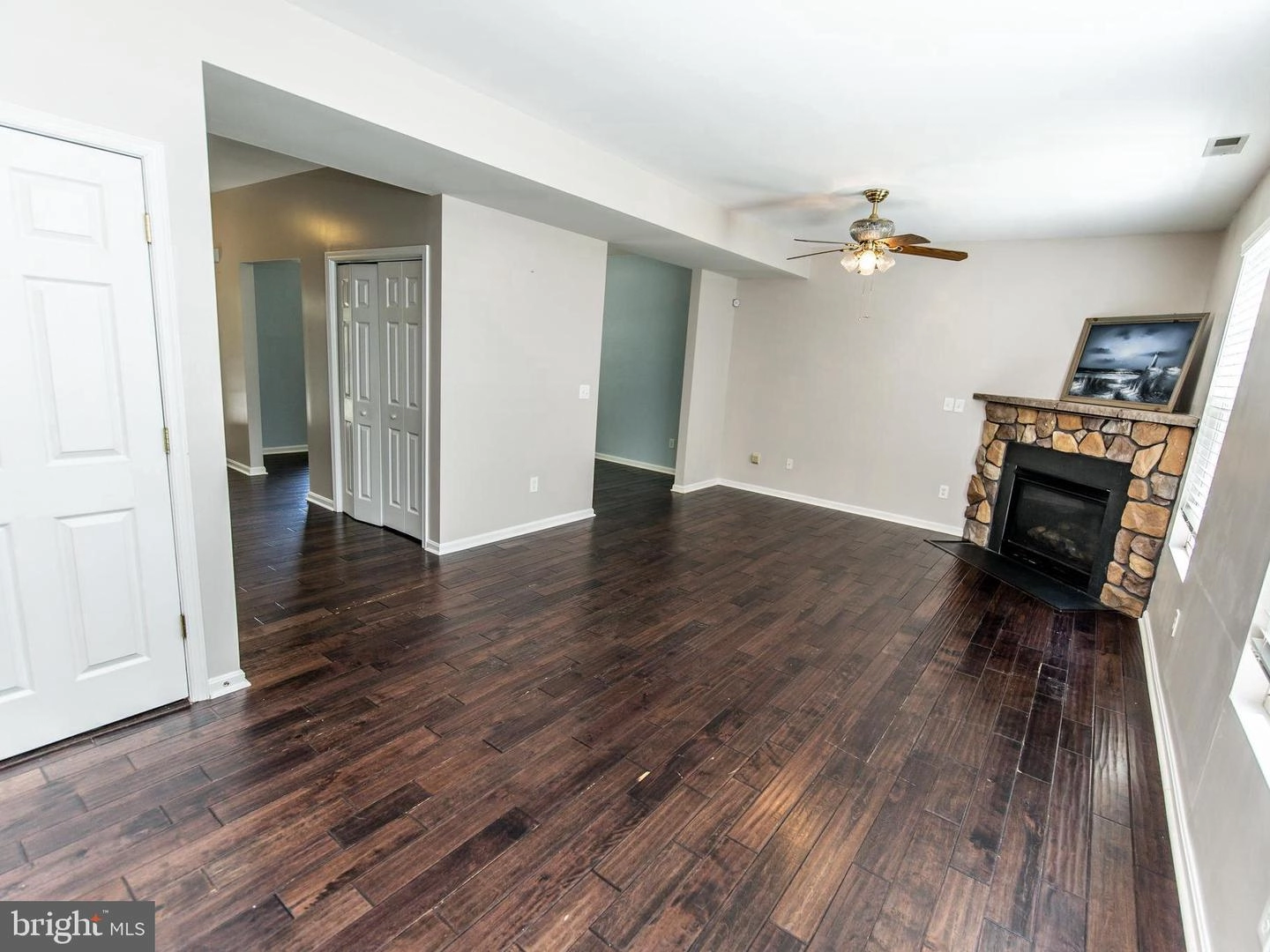 Living - 3582 2nd Ave, Edgewater, MD 21037 photo 5 of 5