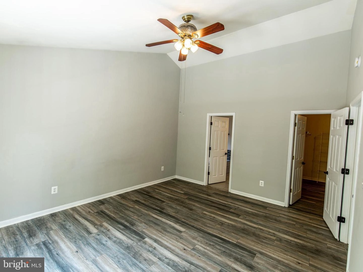 Entry Way - 3582 2nd Ave, Edgewater, MD 21037 photo 5 of 7