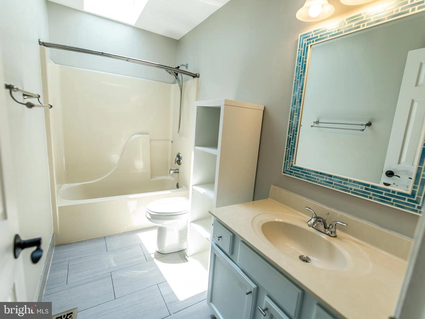 Bath - 3582 2nd Ave, Edgewater, MD 21037 photo 8 of 9