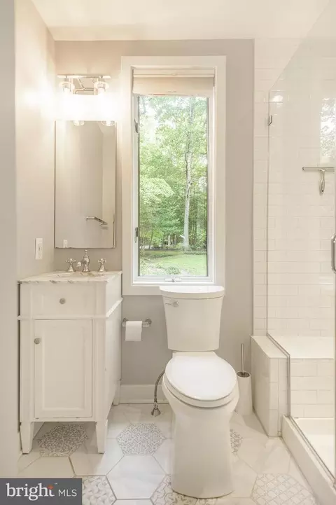 Bath - 2803 Clove Ln, Edgewater, MD 21037 photo 2 of 8