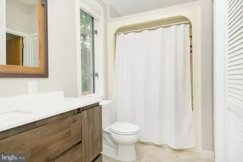 Bath - 2803 Clove Ln, Edgewater, MD 21037 photo 6 of 8