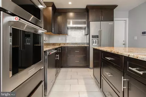 Kitchen - 2803 Clove Ln, Edgewater, MD 21037 photo 3 of 4
