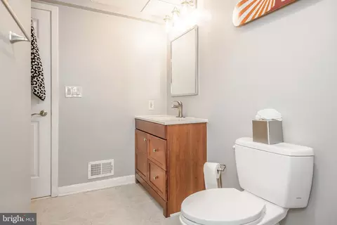 Bath - 2803 Clove Ln, Edgewater, MD 21037 photo 4 of 8