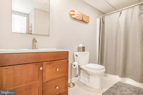 Bath - 2803 Clove Ln, Edgewater, MD 21037 photo 3 of 8