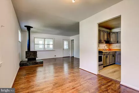 Living - 105 Wallace Ave, Brooklyn, MD 21225 photo 2 of 3