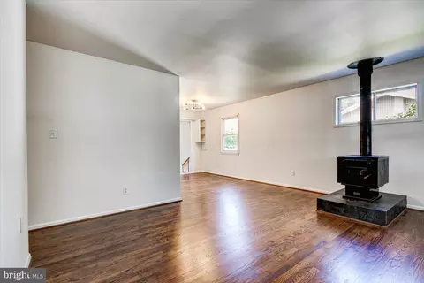 Living - 105 Wallace Ave, Brooklyn, MD 21225 photo 1 of 3