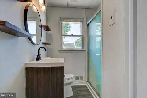 Bath - 105 Wallace Ave, Brooklyn, MD 21225 photo 1 of 2