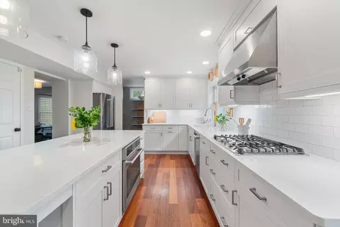 Kitchen - 1432 Oak Bluff Rd, Edgewater, MD 21037 photo 3 of 3