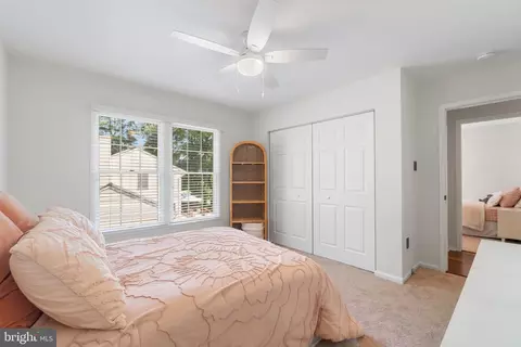 Bedroom - 1432 Oak Bluff Rd, Edgewater, MD 21037 photo 4 of 6