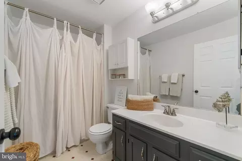Bath - 1432 Oak Bluff Rd, Edgewater, MD 21037 photo 5 of 6