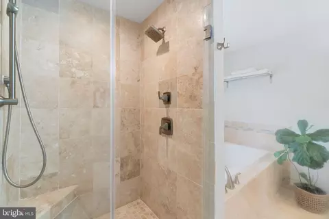 Bath - 1432 Oak Bluff Rd, Edgewater, MD 21037 photo 4 of 6