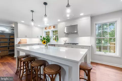Kitchen - 1432 Oak Bluff Rd, Edgewater, MD 21037 photo 2 of 3
