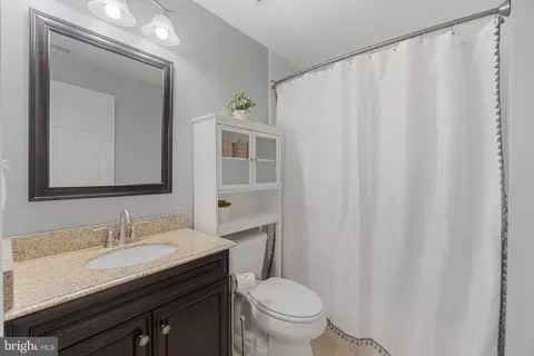 Bath - 1432 Oak Bluff Rd, Edgewater, MD 21037 photo 6 of 6