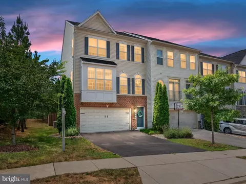 864 Nancy Lynn Ln, Arnold, MD 21012
